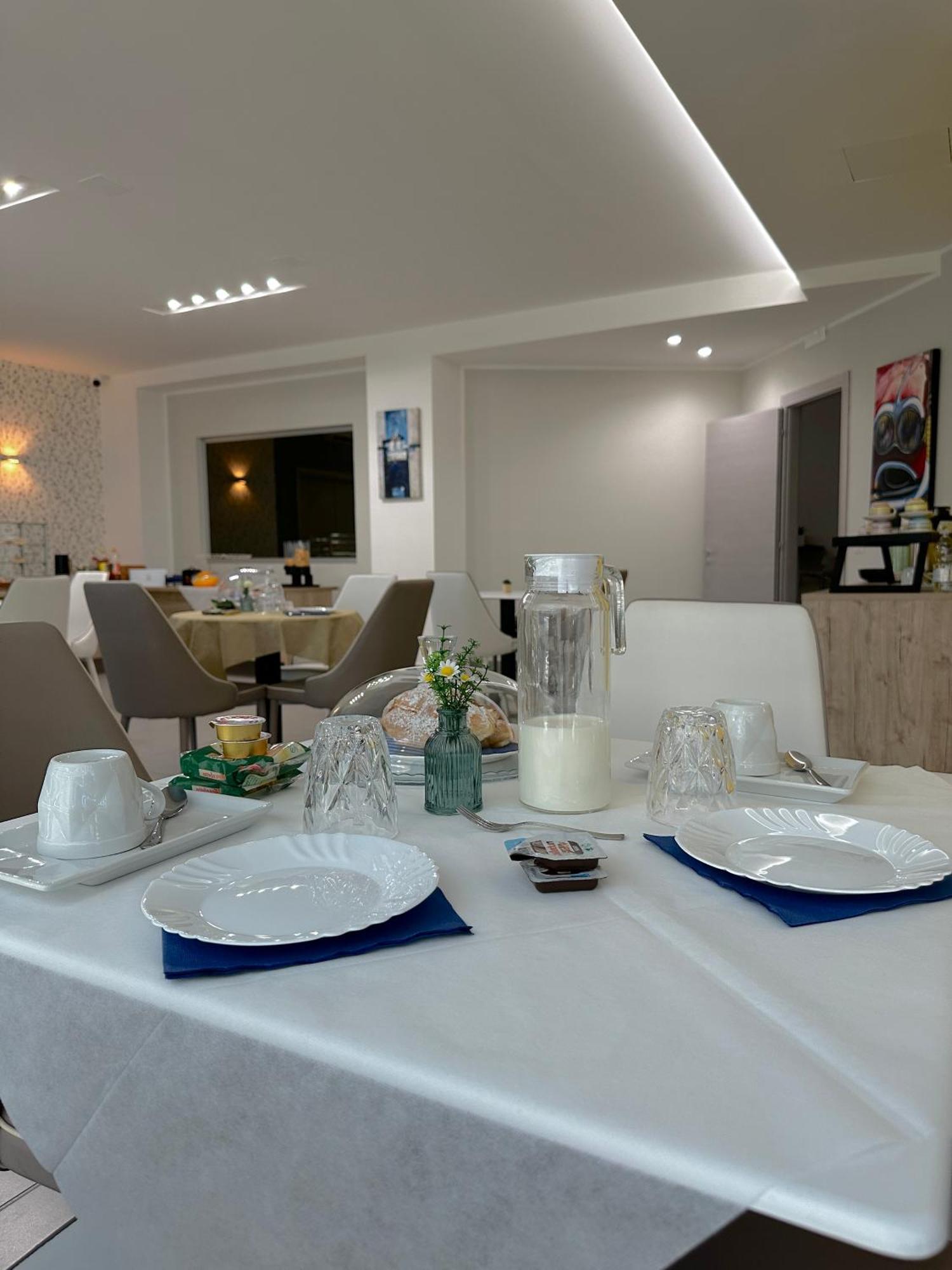 Aurora Bed And Breakfast Ciro Marina Exterior photo